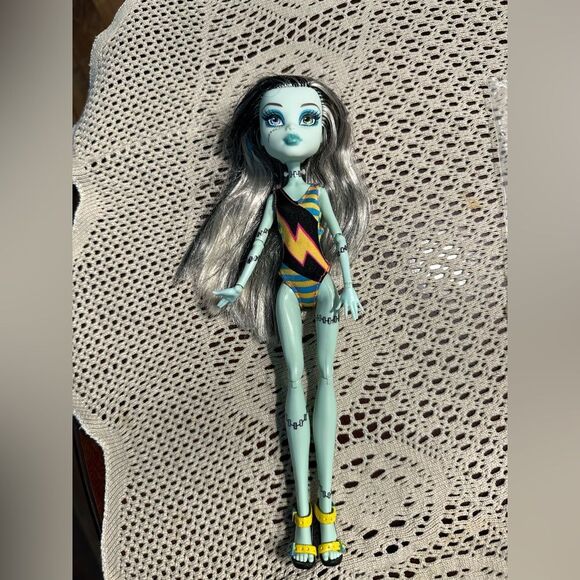 Monster High Frankie Stein Gloom Beach Doll Mattel - Picture 1 of 7
